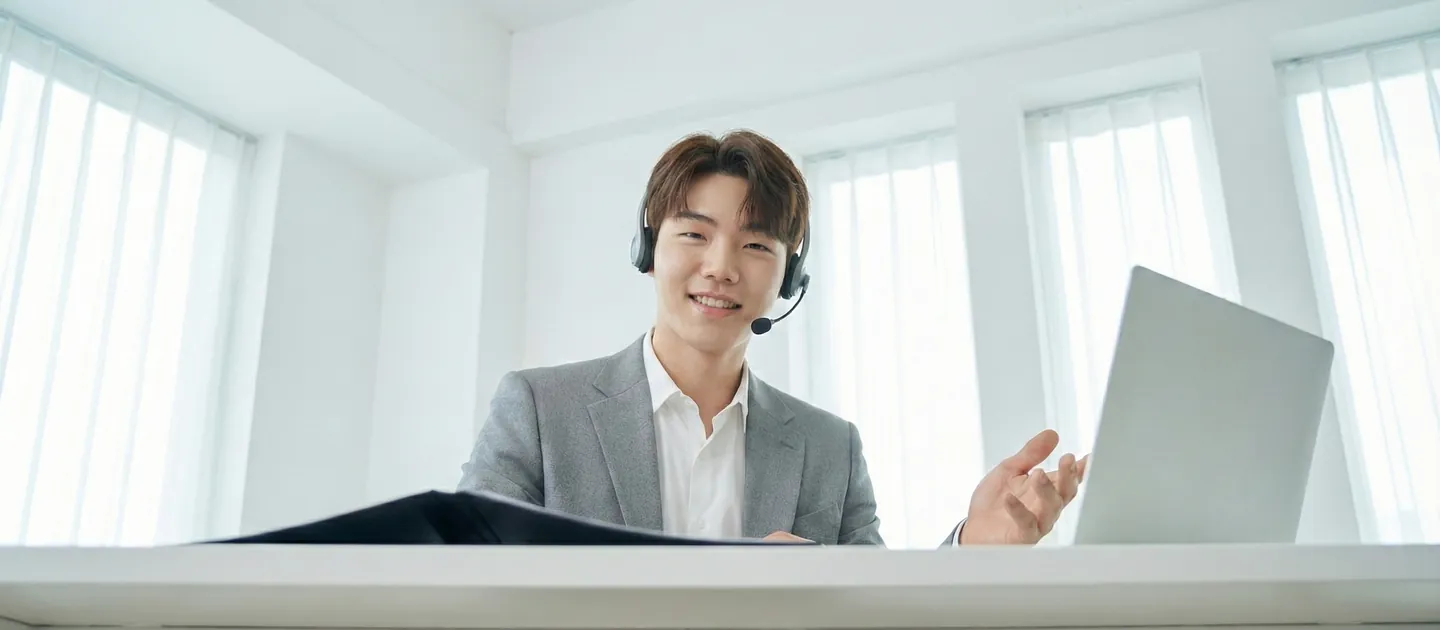 카드사별 확인 항목 항목을 확인하는 장면을 담은 참고 사진